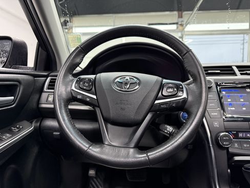 Used 2017 Toyota Camry XLE image 10