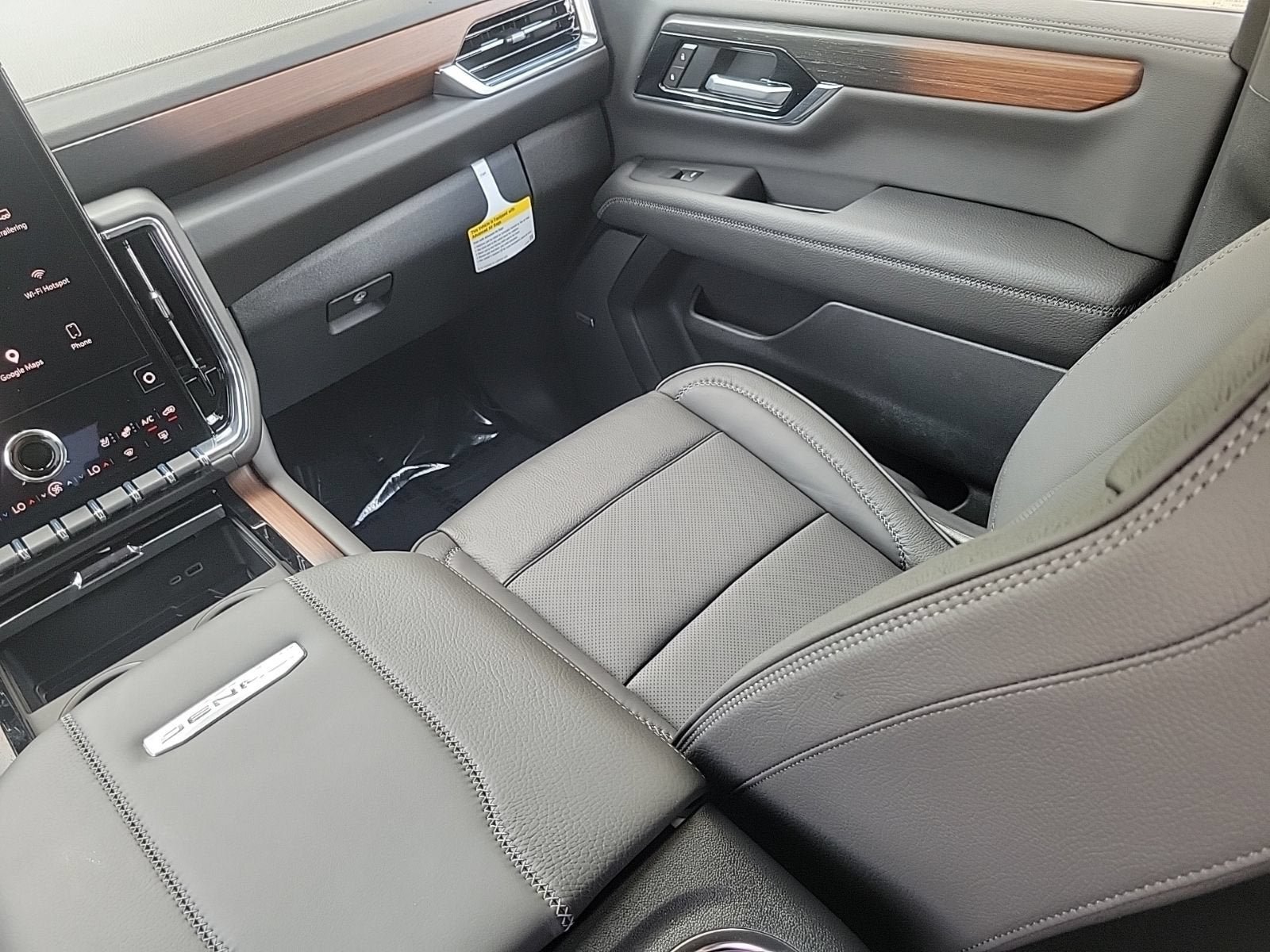 New 2026 GMC Yukon Denali w/ Advanced Technology Package AWD/4WD image 16