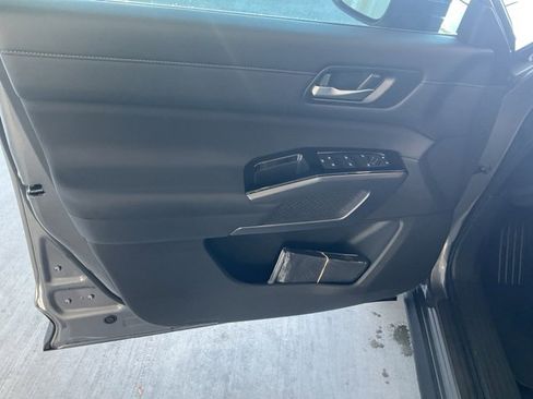 Used 2025 Nissan Pathfinder SL image 5