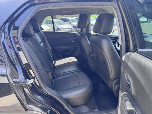 Used 2019 Chevrolet Trax LT w/ LT Convenience Package AWD/4WD image 16