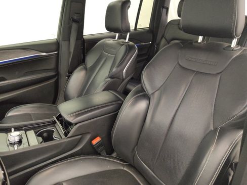 Used 2022 Jeep Grand Cherokee Overland w/ Advanced Protech Group III AWD/4WD image 17