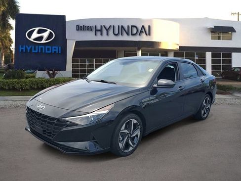 Certified 2023 Hyundai Elantra SEL w/ Convenience Package FWD image 3