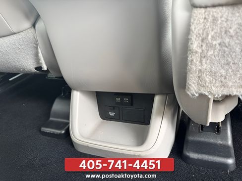 Used 2019 Toyota Highlander XLE w/ Protection Package #3 AWD/4WD image 23