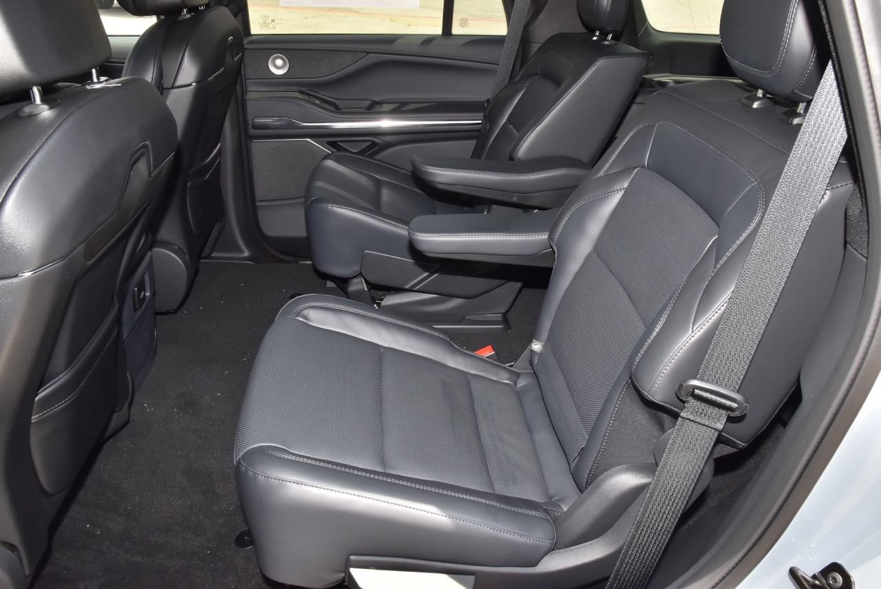 New 2027 Lincoln Navigator Reserve w/ Jet Appearance Package AWD/4WD image 14