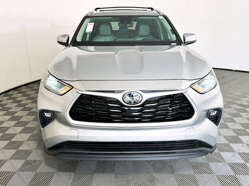Used 2023 Toyota Highlander XLE FWD image 8
