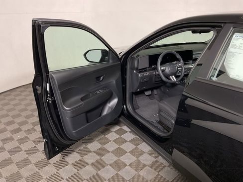 New 2026 Hyundai Kona SE image 18