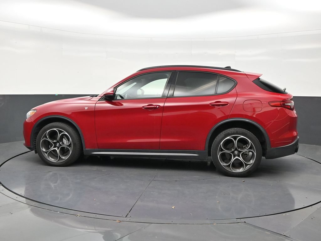 Used 2022 Alfa Romeo Stelvio Ti w/ Active Assist Plus Package AWD/4WD image 2