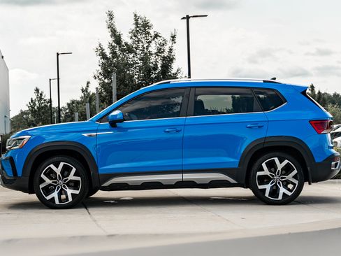 Used 2022 Volkswagen Taos SEL w/ Panoramic Sunroof Package AWD/4WD image 6