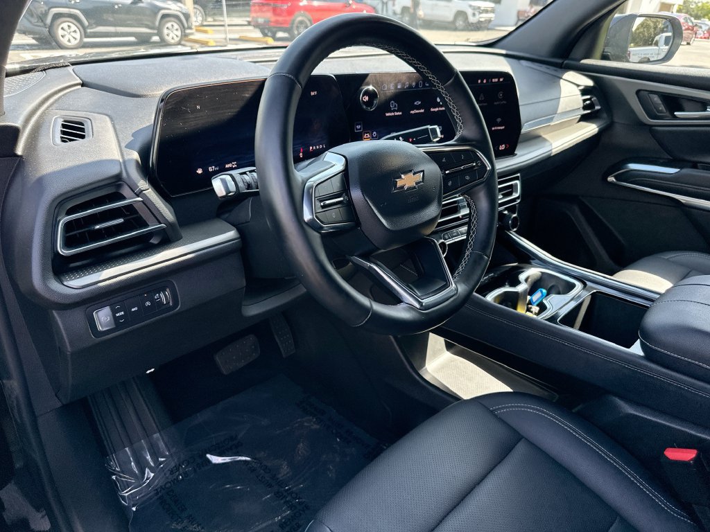 Used 2025 Chevrolet Traverse LT AWD/4WD image 9