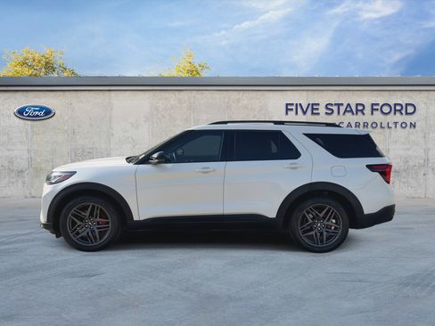Used 2025 Ford Explorer ST AWD/4WD image 5