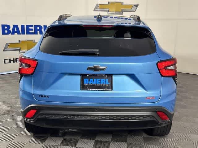 Used 2025 Chevrolet Trax RS w/ Sunroof Package FWD image 4