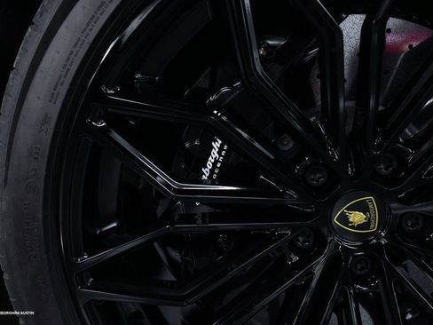 Used 2025 Lamborghini Urus SE image 21