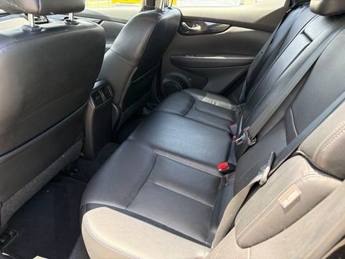 Used 2022 Nissan Rogue Sport SL FWD image 17