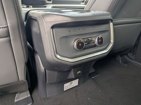 New 2025 Ford Expedition Active image 19