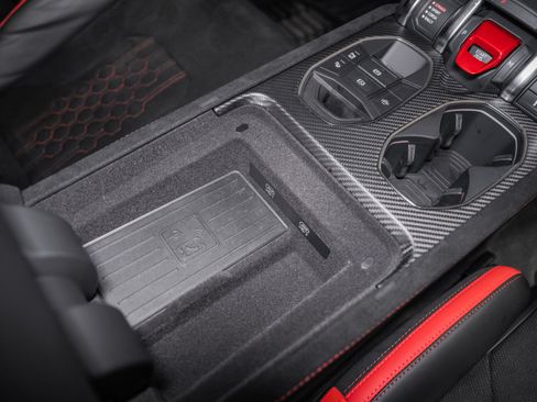 Used 2024 Lamborghini Urus Performante AWD/4WD image 46