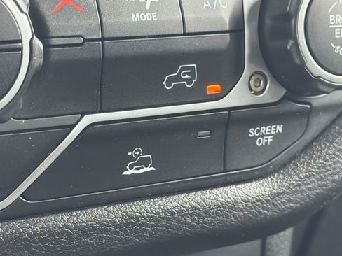 Used 2025 Jeep Wrangler Sport AWD/4WD image 27