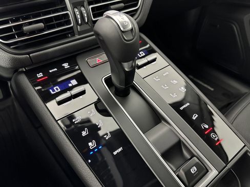 Certified 2025 Porsche Macan image 19