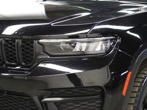 Used 2023 Jeep Grand Cherokee Altitude image 33