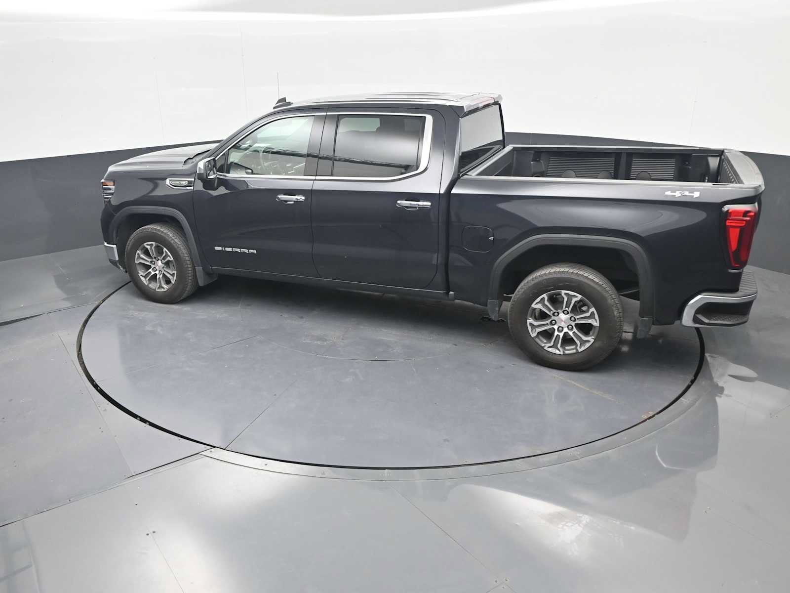 Used 2026 GMC Sierra 1500 SLT AWD/4WD image 35