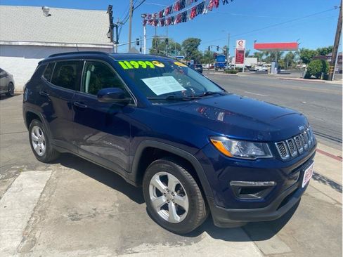 Used 2017 Jeep Compass Latitude w/ Popular Equipment Group AWD/4WD image 8