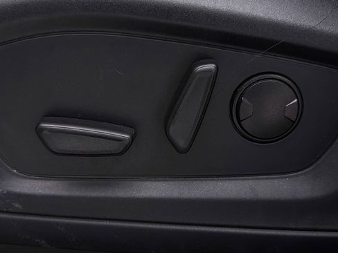 Used 2022 Ford Explorer Limited image 21