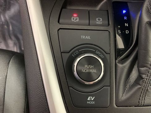 Used 2022 Toyota RAV4 XLE w/ XLE Grade Weather Package AWD/4WD image 27