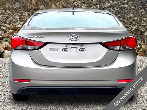 Used 2015 Hyundai Elantra SE w/ Option Group 03 FWD image 3