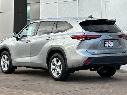 Certified 2022 Toyota Highlander L image 7