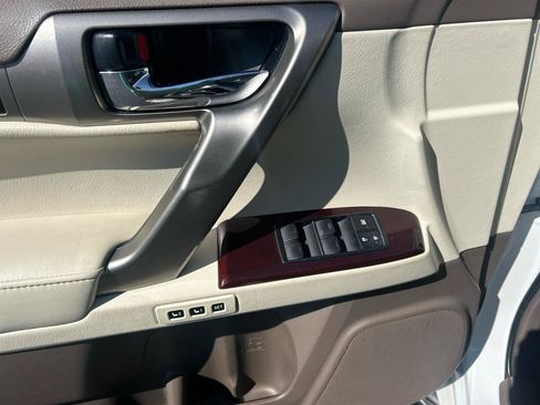 Used 2019 Lexus GX 460 Luxury AWD/4WD image 13
