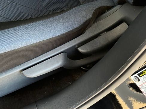 Used 2025 Nissan Versa SV FWD image 21