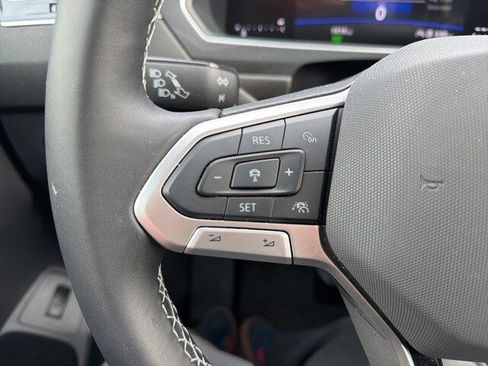 Used 2024 Volkswagen Tiguan SE image 25