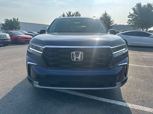 Used 2023 Honda Pilot Touring image 2