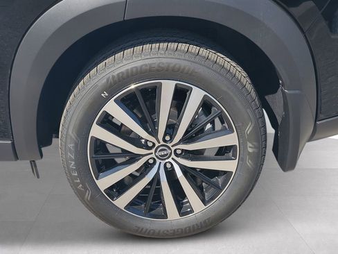 New 2025 Nissan Pathfinder Platinum image 9