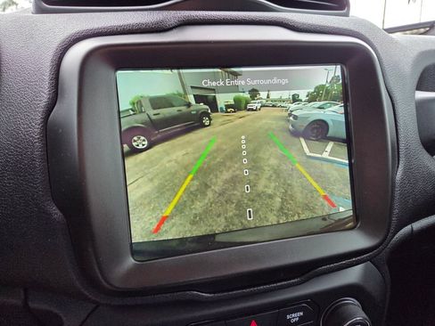 Used 2022 Jeep Renegade Trailhawk AWD/4WD image 24