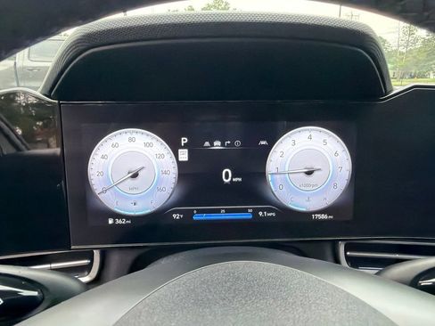 Certified 2024 Hyundai Elantra Limited FWD image 9