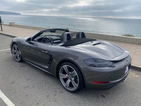 Used 2022 Porsche 718 Boxster RWD image 17