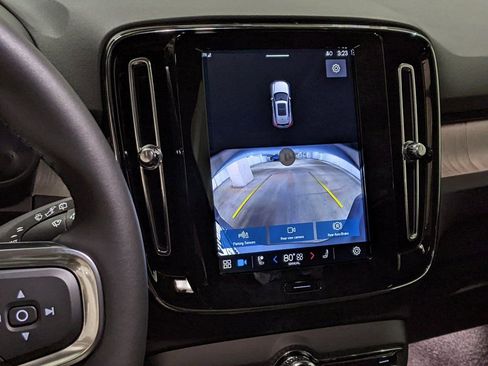 New 2025 Volvo XC40 B5 Core w/ Protection Package Premier image 18