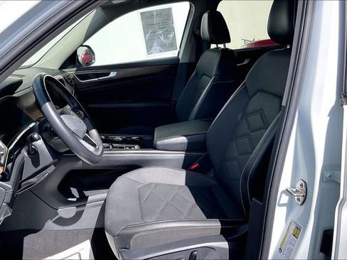 Used 2024 Volkswagen Atlas SE FWD image 23