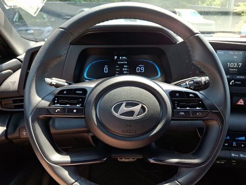 Certified 2025 Hyundai Elantra Sport FWD image 18