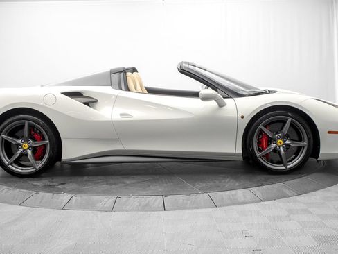 Used 2018 Ferrari 488 Spider RWD image 2