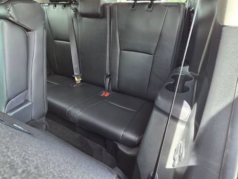 Used 2024 Toyota Highlander XLE FWD image 10