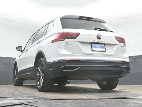 Used 2022 Volkswagen Tiguan SE AWD/4WD image 46