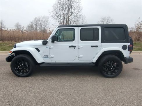 Used 2022 Jeep Wrangler Unlimited Sahara w/ Cold Weather Group image 6