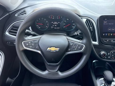Used 2022 Chevrolet Malibu LT FWD image 15