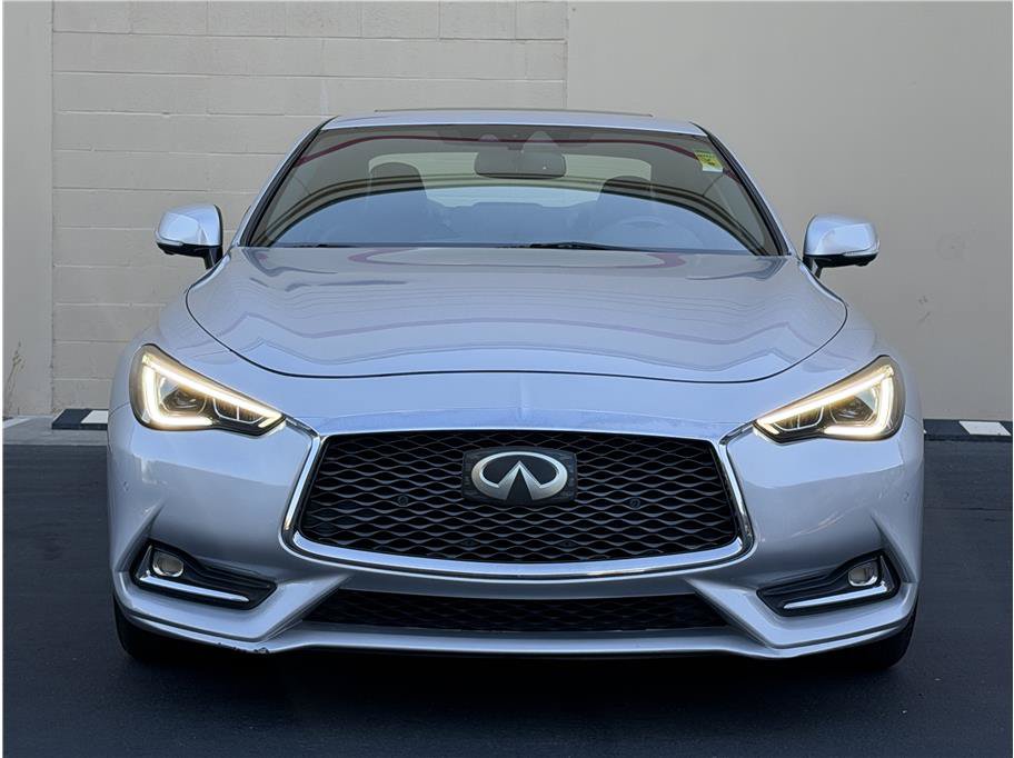 Used 2017 INFINITI Q60 3.0t w/ Premium Plus Package 3.0T RWD image 3