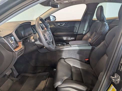 Used 2019 Volvo S60 T8 Inscription image 12