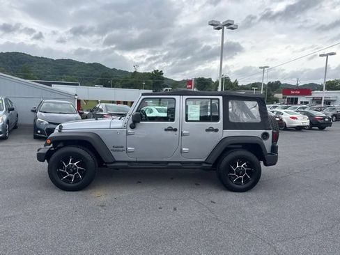 Used 2015 Jeep Wrangler Unlimited Sport w/ Connectivity Group AWD/4WD image 5