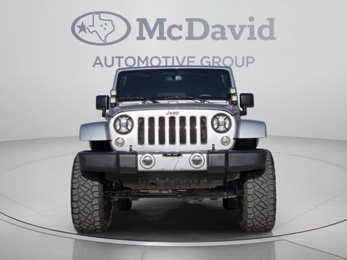 Used 2017 Jeep Wrangler Unlimited Sahara w/ Connectivity Group AWD/4WD image 8