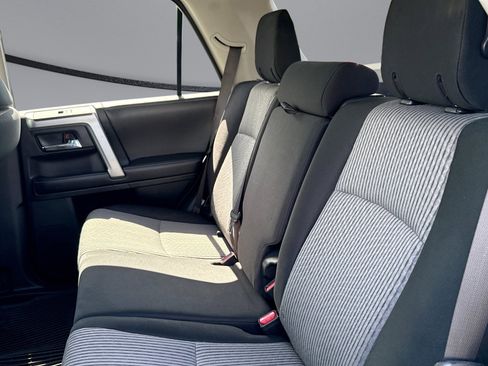 Used 2018 Toyota 4Runner SR5 AWD/4WD image 30