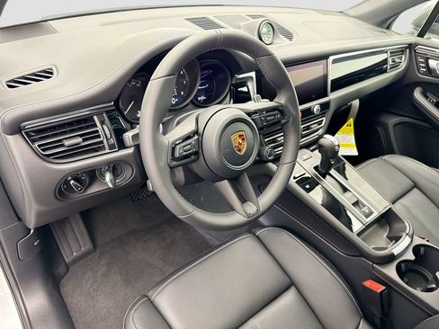 Used 2026 Porsche Macan AWD/4WD image 4